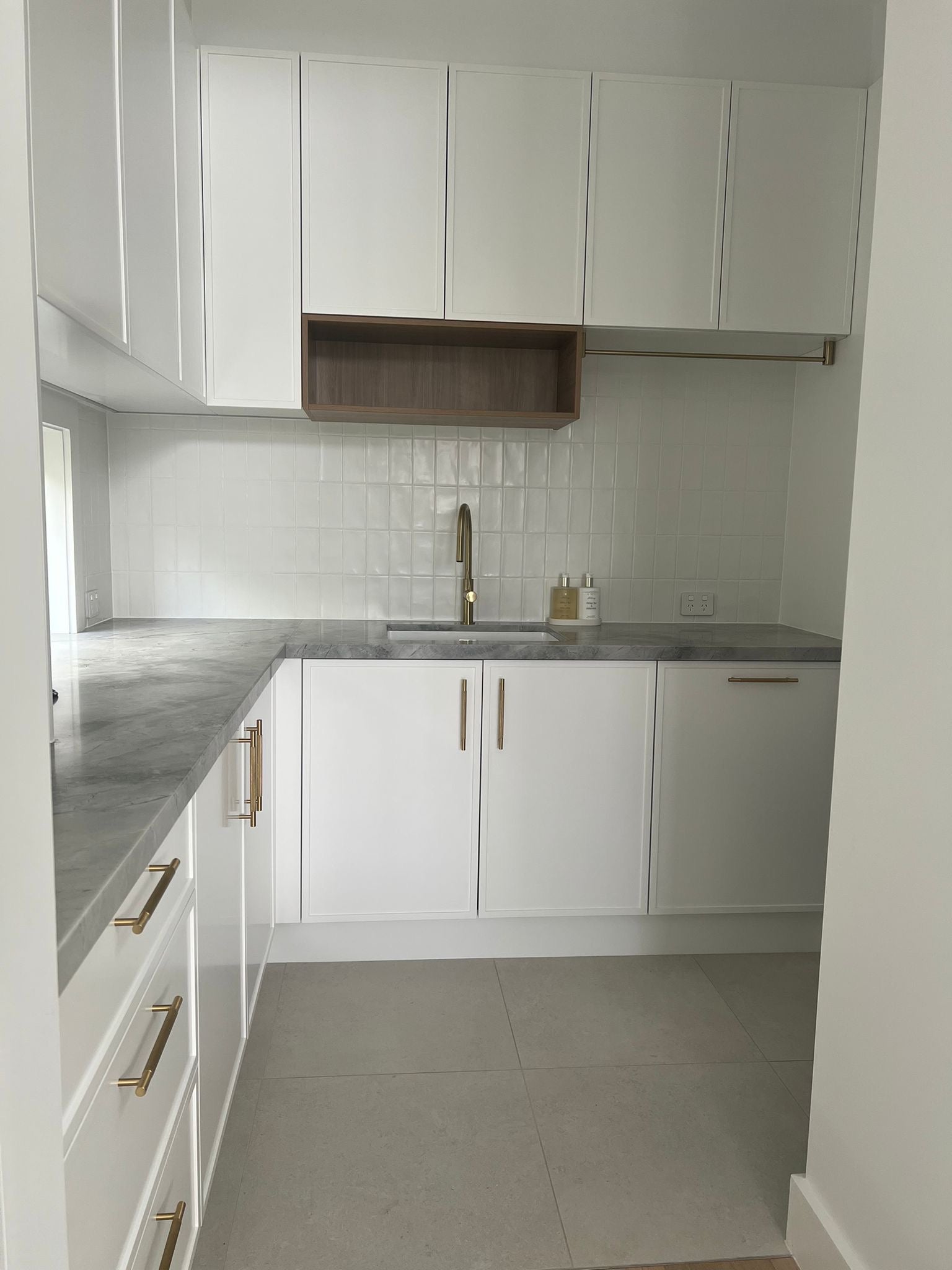 White / Gloss / 75X100