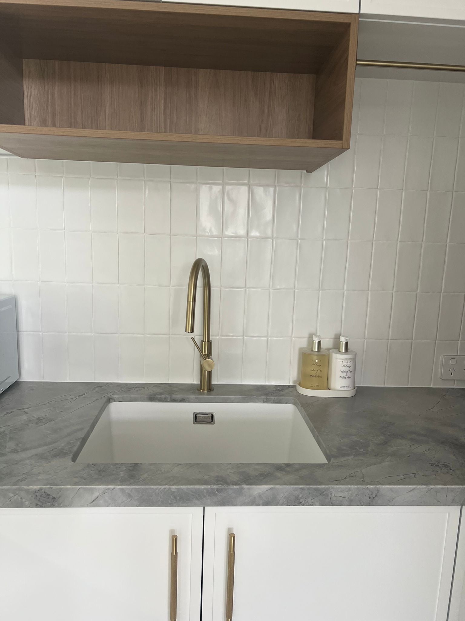 White / Gloss / 75X100
