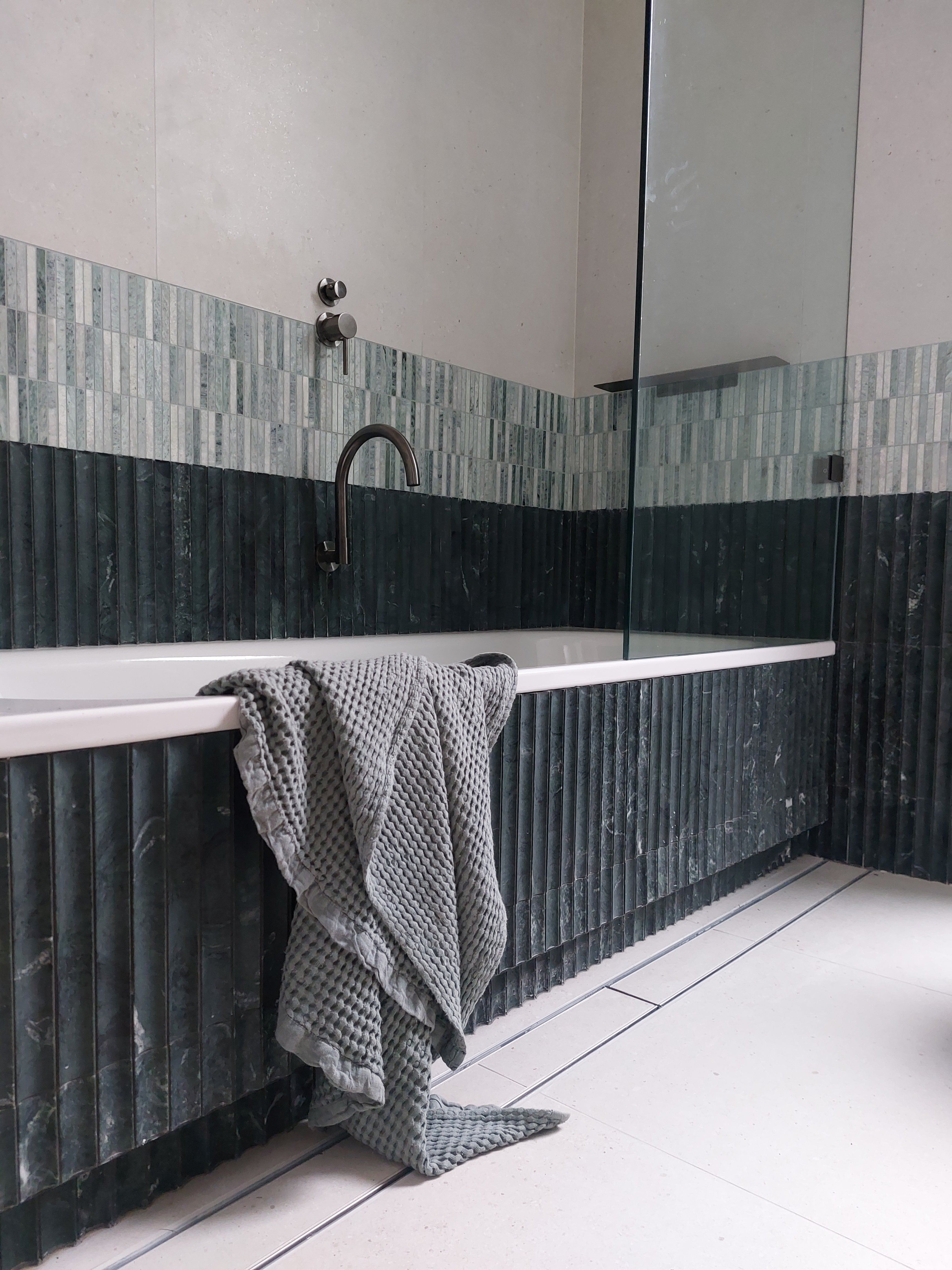 Carrara / 198 x 318